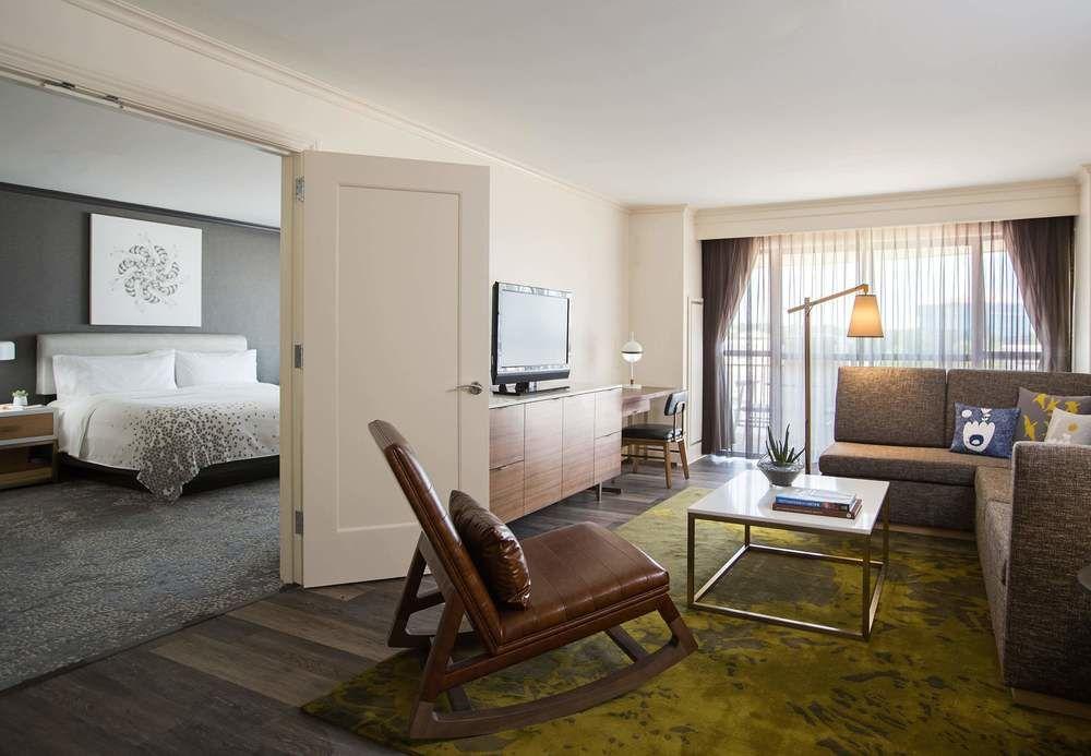 Renaissance Raleigh North Hills Hotel Kültér fotó